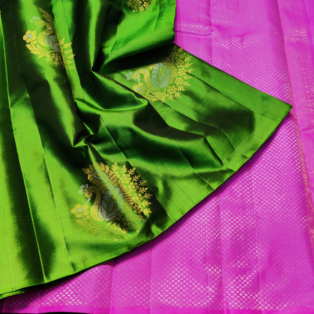 <h2>Lightweight Pattu Saree</h2>