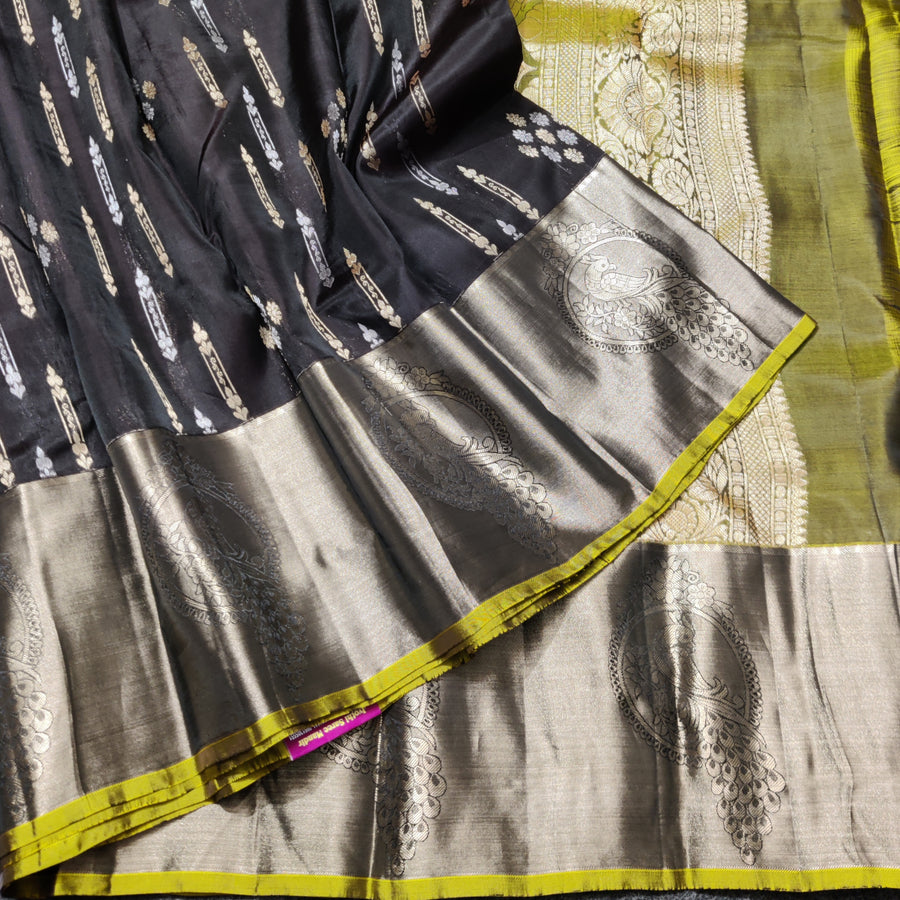 Lightweight pattu Scurt Border Saree - LWP407