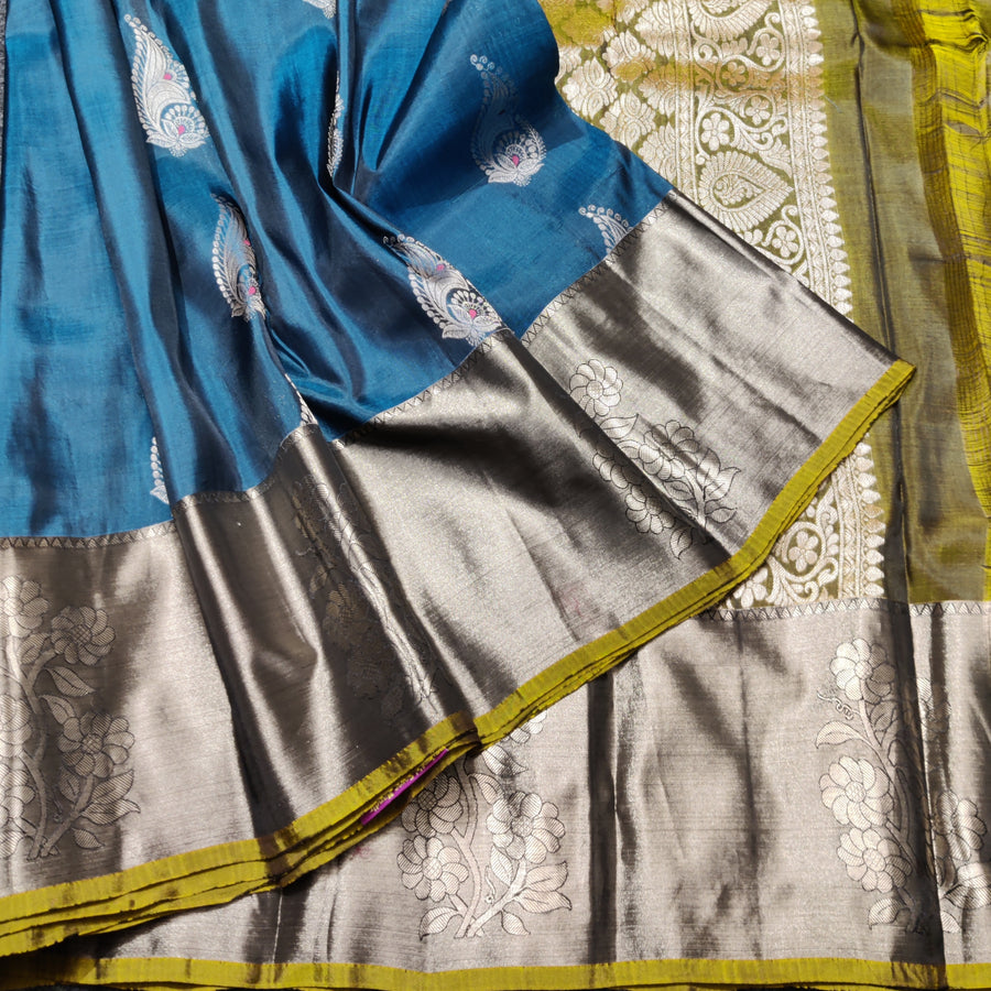Lightweight pattu Scurt Border Saree - LWP401