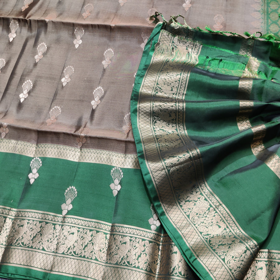 Lightweight pattu Scurt Border Saree - LWP313